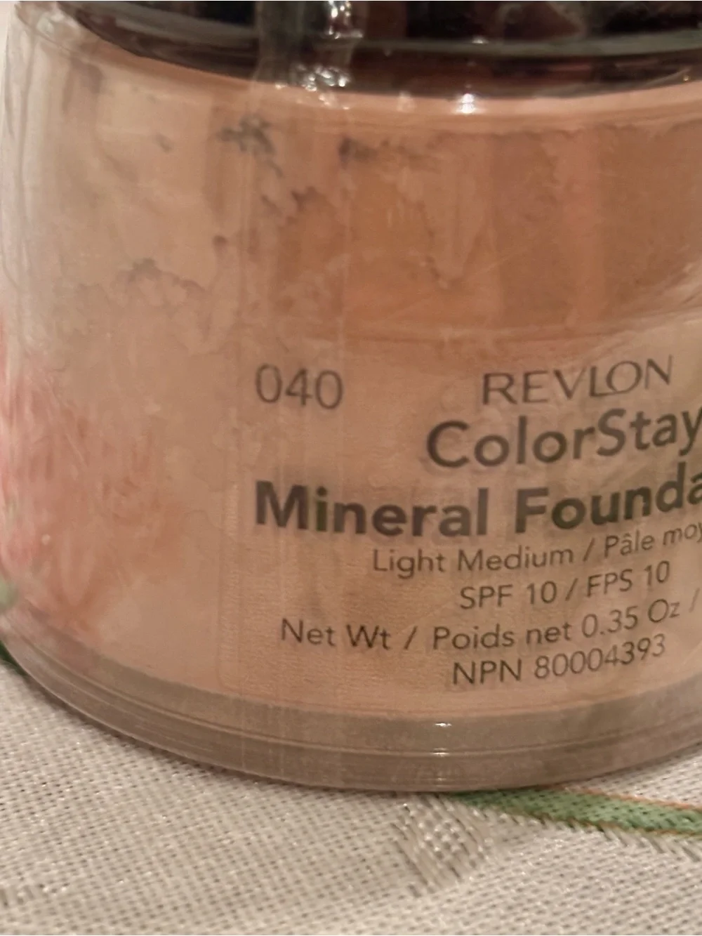 REVLON ColorStay Mineral Foundation Light Medium SPF10 Loose Powder 040 Sealed